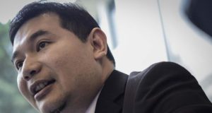 Rafizi yang hadir menyaksikan proses pengundian di Cabang Keningau didakwa dipukul.