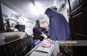 Saat cemas rumah sekeluarga 17 beranak ditenggelami air