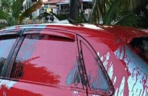 Kereta pegawai JPJ disimbah cat perbuatan khianat