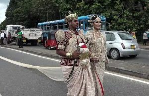 Pengantin kerah pelajar angkat sari terpanjang disiasat