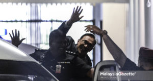 Mahkamah Tinggi di sini hari ini memerintahkan stesen televisyen TV3 membayar ganti rugi RM1.1 juta kepada bekas Ketua Pembangkang Datuk Seri Anwar Ibrahim selepas mendapati TV3 bertanggungjawab menfitnah dengan mengaitkan Anwar sebagai seorang daripada dalang pencerobohan di Lahad Datu, Sabah, lima tahun lepas.