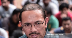 Ketua Pengarah Imigresen Datuk Seri Mustafar Ali berkata nama Ahmad Zahid tidak dimasukkan dalam senarai nama yang dikenakan sekatan.