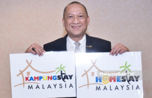 Saya tak peduli siapa keluar masuk parti, yang penting jaga ahli – Nazri