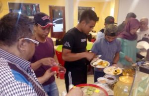 Patin Best In Kampung Baru jamu atlet hoki Sukan SEA