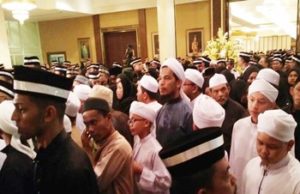 Rakyat jelata beri penghormatan terakhir