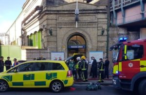 Tren bawah tanah meletup di London