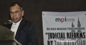 Ketua Hakim Negara, Tun Raus Sharif.