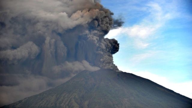 Letusan gunung agung