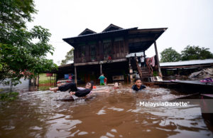 Banjir kini menjadi ujian buat ahli politik baharu yang menang PRU14 pada bulan lalu.