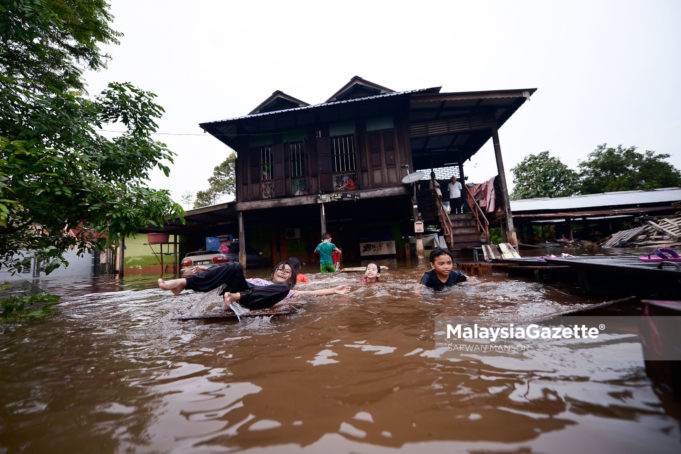 Banjir kini menjadi ujian buat ahli politik baharu yang menang PRU14 pada bulan lalu.