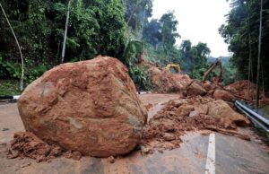 Banjir Pulau Pinang: 35 pelancong terperangkap di Bukit Bendera