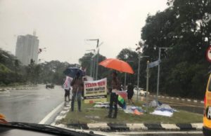 Lima peserta ‘bantah kenaikan harga minyak’ enggan hentikan protes
