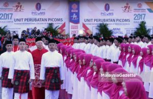 Presiden UMNO Periksa Perbarisan Sayap-sayap UMNO PAU71