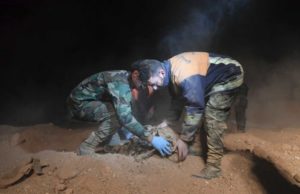 Puluhan mayat ditemui di dua kubur besar