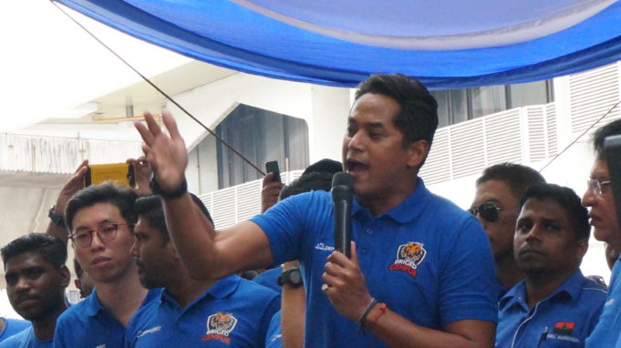 Khairy akan berjumpa dengan Rafizi di mahkamah untuk menghentikan budaya fitnah yang cukup digemari Naib Presiden PKR itu.