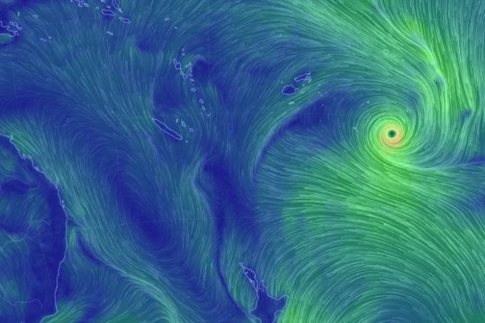 Gita sedang menuju ke Tonga dari Samoa dengan kelajuan hampir 370 sejam