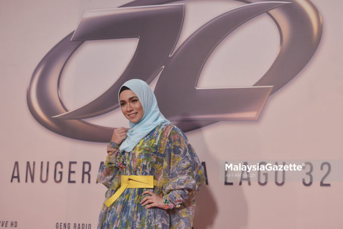 Pelakon, Amirah Othman bergambar di karpet merah sebelum bermulanya Anugerah Juara Lagu ke 32 di Axiata Arena, Bukit Jalil, Kuala Lumpur. foto AFFAN FAUZI, 11 FEBRUARI 2018