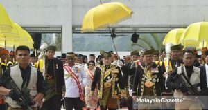 Sultan Muhammad V adalah Yang di-Pertuan Agong ke-15 mengikut tradisi penggiliran.