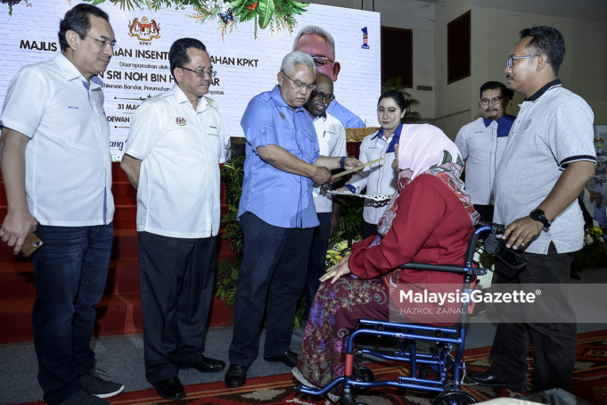 MGF31032018_PENYERAHAN ENSENTIF PERUMAHAN06(1)