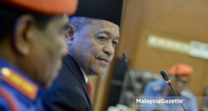 Sekumpulan ketua UMNO cawangan di Dewan Undangan Negeri (DUN) Chuping menggesa wakil rakyat Barisan Nasional (BN) Perlis yang melawan titah Raja Perlis Tuanku Syed Sirajuddin Putra Jamalullail menyembah maaf atau melepaskan jawatan sebagai wakil rakyat.