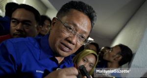 Bekas Menteri di Jabatan Perdana Menteri, Datuk Seri Abdul Rahman Dahlan menyatakan sokongan penuh kepada Khairy Jamaluddin Abu Bakar yang membuat keputusan untuk bertanding jawatan presiden UMNO.
