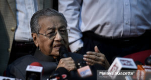 Pengerusi Parti Pribumi Bersatu Malaysia, Tun Mahathir Mohamad mendakwa bernasib baik kerana masih terdapat individu yang masih mahu menolong beliau dengan meminjamkan pesawat mereka.