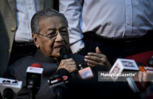 Pengerusi Parti Pribumi Bersatu Malaysia, Tun Mahathir Mohamad mendakwa bernasib baik kerana masih terdapat individu yang masih mahu menolong beliau dengan meminjamkan pesawat mereka.
