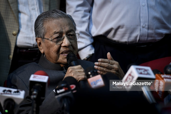 MGF17042018_PC PPBM TUN M03 Pengerusi Parti Pribumi Bersatu Malaysia, Tun Mahathir Mohamad mendakwa bernasib baik kerana masih terdapat individu yang masih mahu menolong beliau dengan meminjamkan pesawat mereka.