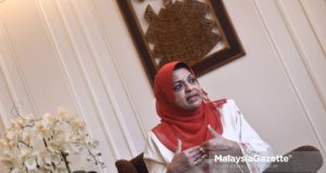 Temubual Eksklusif bersama Ketua Pergerakan Wanita UMNO Malaysia, Tan Sri Shahrizat Abdul Jalil di Pejabat Pergerakan Wanita UMNO Malaysia, Menara Dato' Onn, Pusat Dagangan Dunia Putra (PWTC), Kuala Lumpur. foto NOOR ASREKUZAIREY SALIM, 19 APRIL 2018 Zuraidah Kamaruddin