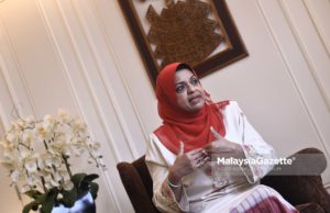 Temubual Eksklusif bersama Ketua Pergerakan Wanita UMNO Malaysia, Tan Sri Shahrizat Abdul Jalil di Pejabat Pergerakan Wanita UMNO Malaysia, Menara Dato' Onn, Pusat Dagangan Dunia Putra (PWTC), Kuala Lumpur. foto NOOR ASREKUZAIREY SALIM, 19 APRIL 2018 Zuraidah Kamaruddin