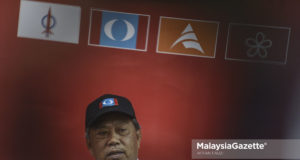 Timbalan Presiden Pakatan Harapan, Tan Sri Muhyiddin Yassin bercakap pada sidang media Pakatan Harapan mengenai jaminan terhadap penjawat awam di Galeri PPBM, Menara Yayasan Selangor, Petaling Jaya, Selangor. foto AFFAN FAUZI, 23 APRIL 2018 PPBM