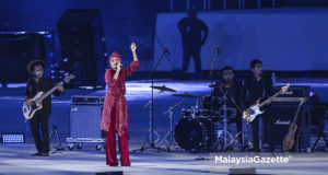 Penyanyi, Yuna turut membuat persembahan pada Majlis Penutup Sukan Para Asean KL 2017 ke 9 di Stadium Nasional Bukit Jalil, Kuala Lumpur. foto HAZROL ZAINAL, 23 SEPTEMBER 2017.