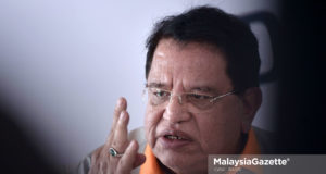Menteri Wilayah Persekutuan, Datuk Seri Tengku Adnan Tengku Mansor bercakap kepada media pada Majlis Penyerahan Kunci Rumawip Residensi Pandanmas 2 di Resedensi Pandanmas Kampung Pandan, Kuala Lumpur. foto IQBAL BASRI, 25 APRIL 2018