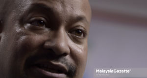 Bekas Presiden dan Ketua Pegawai Eksekutif 1Malaysia Development Berhad (1MDB), Arul Kanda Kandasamy disoal siasat selama lima jam oleh Jabatan Jenayah Komersial semalam. 
