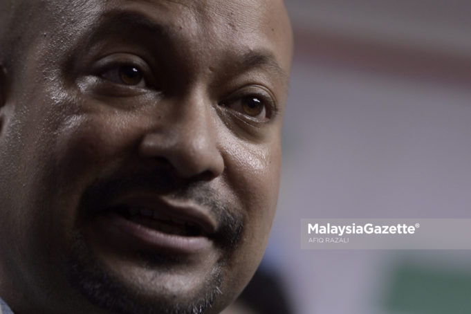 Bekas Presiden dan Ketua Pegawai Eksekutif 1Malaysia Development Berhad (1MDB), Arul Kanda Kandasamy disoal siasat selama lima jam oleh Jabatan Jenayah Komersial semalam. 