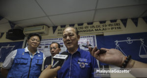 Calon Barisan Nasional untuk kerusi Wangsa Maju, Datuk Yew Teong Look bercakap kepada media pada majlis Pelancaran Manifesto Parlimen Wangsa Maju di Taman Danau Kota, Setapak, Kuala Lumpur. foto AFFAN FAUZI, 30 APRIL 2018.