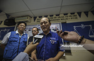 Calon Barisan Nasional untuk kerusi Wangsa Maju, Datuk Yew Teong Look bercakap kepada media pada majlis Pelancaran Manifesto Parlimen Wangsa Maju di Taman Danau Kota, Setapak, Kuala Lumpur. foto AFFAN FAUZI, 30 APRIL 2018.