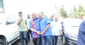 MESRA.Ramesh bersama Ahmad Zahid dalam satu program BN di Bagan Datuk, Perak baru-baru ini.