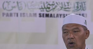 Menteri Besar Kelantan Datuk Ahmad Yakob.
