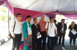 Dari kiri: Dennis Wan Jinn Woei, Mohd Shafie Ngah, Rosli Othman, Ong Kian Ming dan Liew Yuen Keong bergambar selepas pengumuman calon Parlimen Bangi di Dewan Demense, Pejabat Daerah/Tanah Hulu Langat di Bandar Baru Bangi.