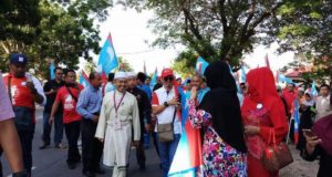 Penyertaan Nik Omar, anak kedua bekas Mursyidul Am PAS Allahyarham Datuk Nik Abdul Aziz Nik Mat, ke dalam Pakatan Harapan bukanlah tiket mudah untuk menang, kata Datin Seri Wan Azizah Ismail.