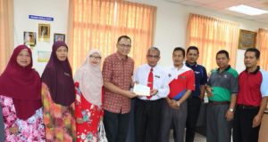 Ketua Pengarah Jabatan Hal Ehwal Khas (Jasa), Datuk Dr. Mohd. Puad Zarkashi akhirnya ‘muncul’ membuat kenyataan mengenai keadaan dirinya di Facebook selepas tidak dicalonkan BN Johor untuk bertanding pada PRU14. - Gambar facebook.