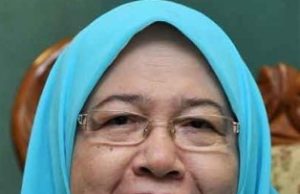 Tuan Sabariah memilih untuk turun ke DUN Chempaka berkempen untuk calon Pas, Fathan, walaupun anaknya Nik Omar bertanding atas tiket PH.