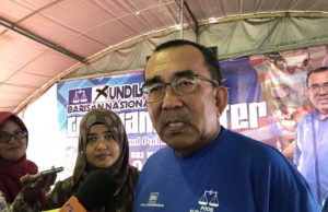 Datuk Seri Johari Baharum.