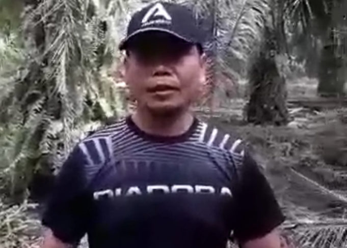 Jamal yang kelihatan berada di ladang kelapa sawit berdasarkan rakaman video itu juga merayu Muhyiddin memberi jaminan keselamatannya.