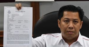 Ahli seumur hidup DAP, Amran Ahmad pada sidang media di Kuala Lumpur hari ini.