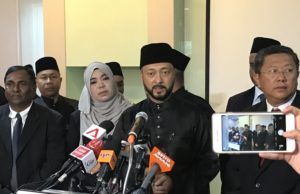 Menteri Besar Kedah, Datuk Seri Mukhriz Mahathir dalam sidang media selepas majis angkat sumpah di Alor Setar hari ini.