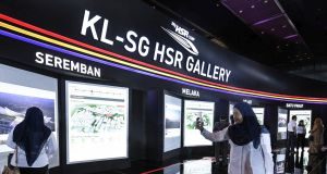 Harapan mencurah-curah di republik ini untuk Malaysia meneruskan projek Kereta Api Berkelajuan Tinggi (HSR) yang menghubungkan Kuala Lumpur dan Singapura dalam masa 90 minit apabila Malaysia berada di landasannya dari segi kewangan.
