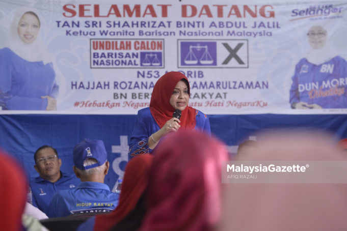 Ketua Wanita Barisan Nasional, Tan Sri Shahrizat Abdul Jalil menyampaikan ucapan pada Majlis Bersama Ibu Tunggal Dewan Undangan Negeri Morib bertempat di Taman Kemuning, Morib, Selangor. foto AFIQ RAZALI, 02 MEI 2018.