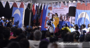 Bekas Pengerusi Gabungan Pilihan Raya Bersih dan Adil (Bersih 2.0), Datuk S Ambiga berucap pada ceramah kempen Pakatan Harapan Parlimen Kota Raja di Taman Sentosa, Klang, Selangor. foto AFIQ RAZALI, 03 MEI 2018. BN, India